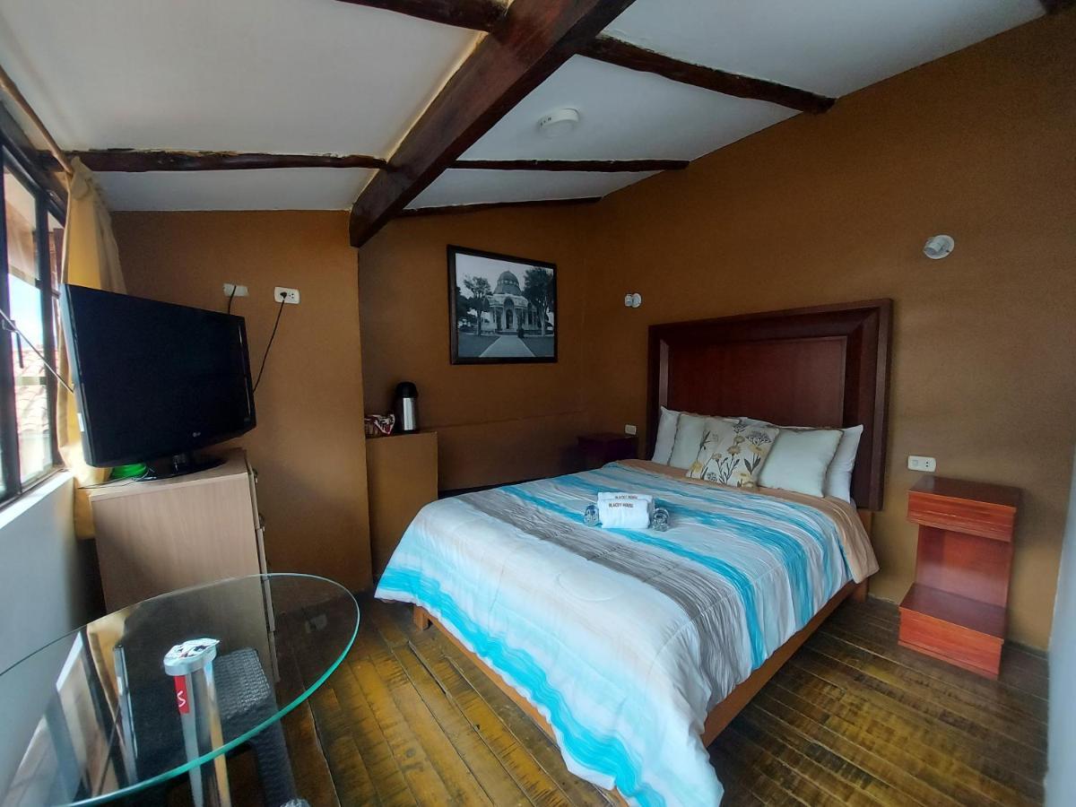 Blacky Hostel And Apartments (Adults Only) Cusco Quarto foto
